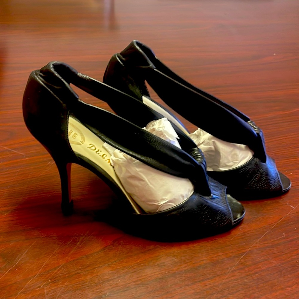 Woman’s heels black size 7.5 Delman